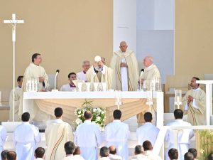 Milagro en la JMJ 2023: Cardenal Omella se reúne con la joven que dice haber recuperado la vista en Lisboa