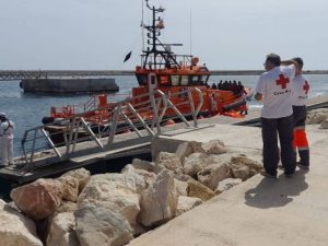 Llegan otras dos pateras a Alicante con menores de edad