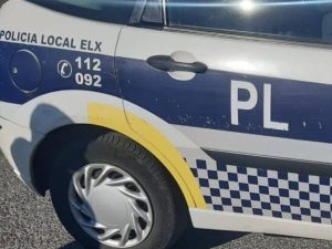 Agrede y amenaza con «pegar un tiro» a la Policía Local de Elche