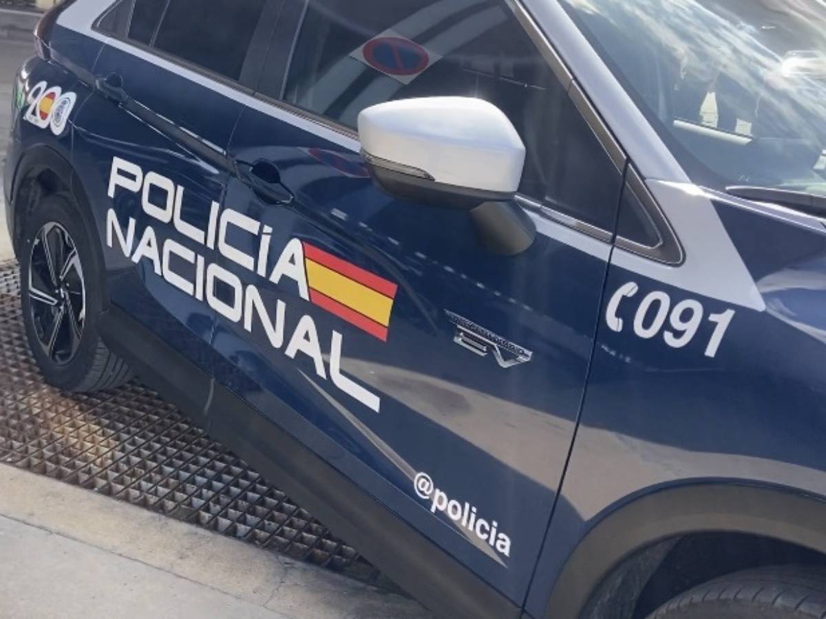 Hombre armado se atrinchera en Alzira con rehenes