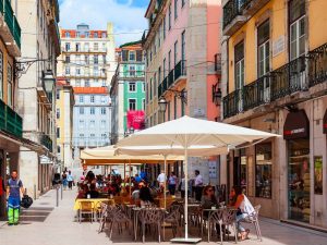 La hostelería de la Comunitat Valenciana ya puede decidir si se fuma o no en sus terrazas