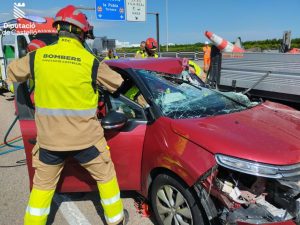 Herido un joven al colisionar con un camión en la CV-10