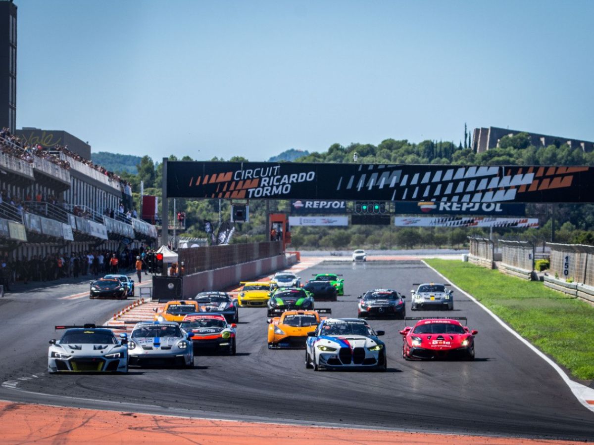 Las valencianas Nerea Martí, Marta Suria y Lydia Sempere brillan en el Circuit Ricardo Tormo