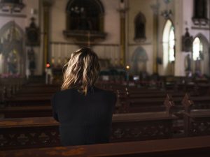 Un sacerdote es detenido por agredir sexualmente a varias mujeres