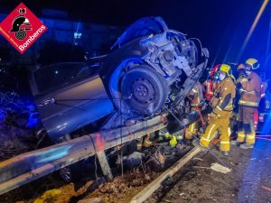 Tres heridos en grave accidente frontal en la N-332