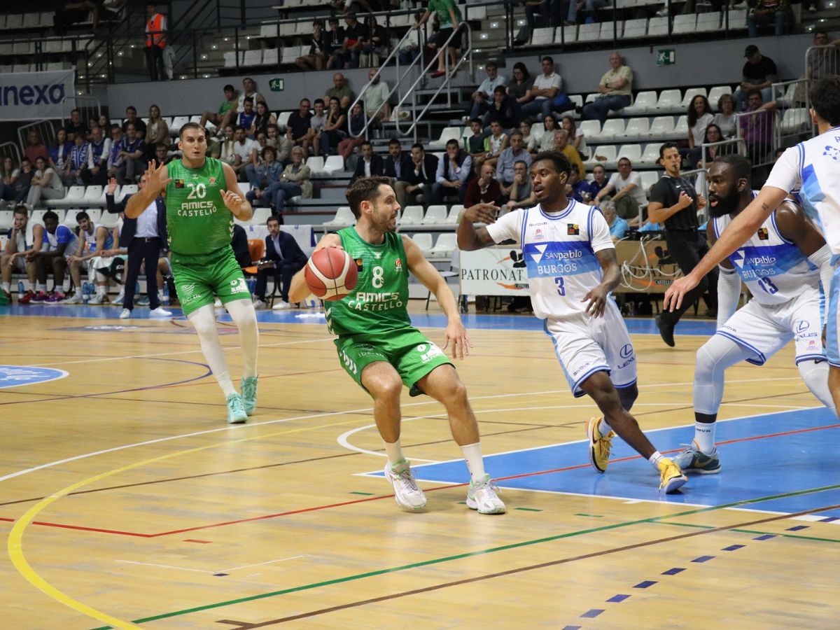 El Amics Castelló cae acribillado por el Longevida San Pablo Burgos