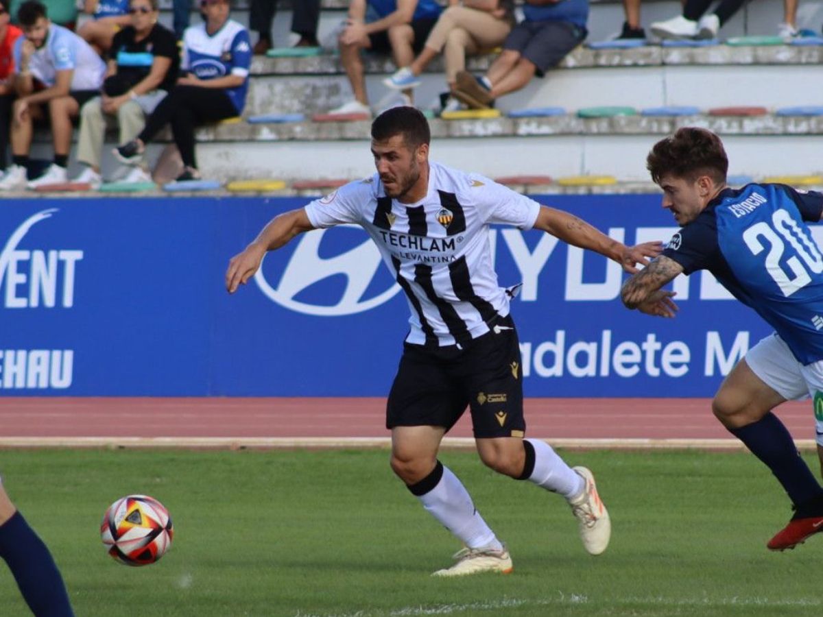 El CD Castellón sufre su primera derrota de la temporada ante el San Fernando