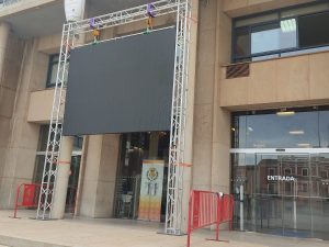 Vila-real instala una pantalla LED gigante en el Ayuntamiento