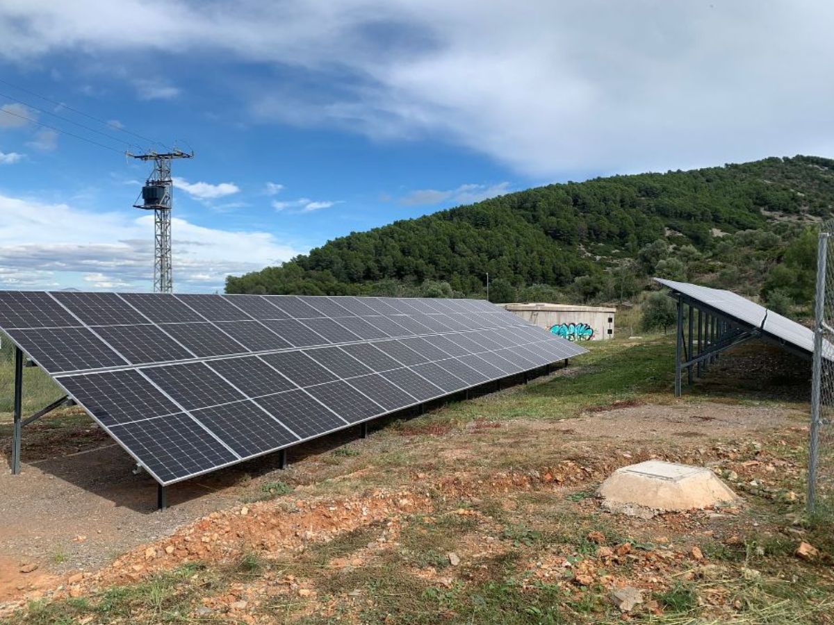 Santa Magdalena reduce el costo del agua con placas fotovoltaícas