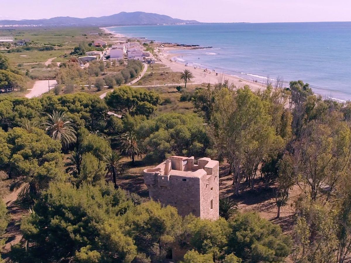 Cabanes y el Consell Valencià de Cultura trabajan para proteger Torre de la Sal