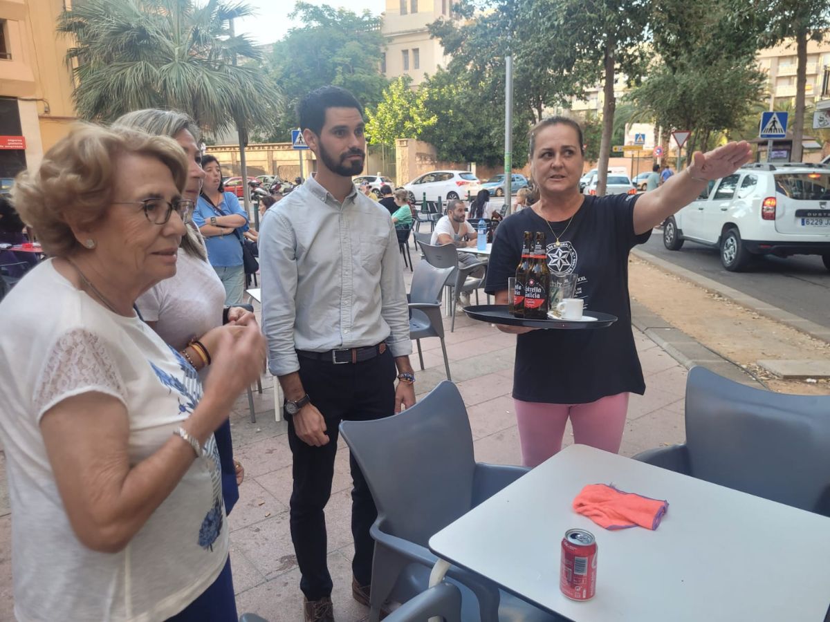 Cristian Ramírez se reúne con vecinos de la plaza Juan XXIII