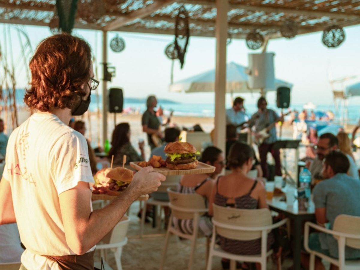 Castellón busca abrir los chiringuitos de la playa en junio