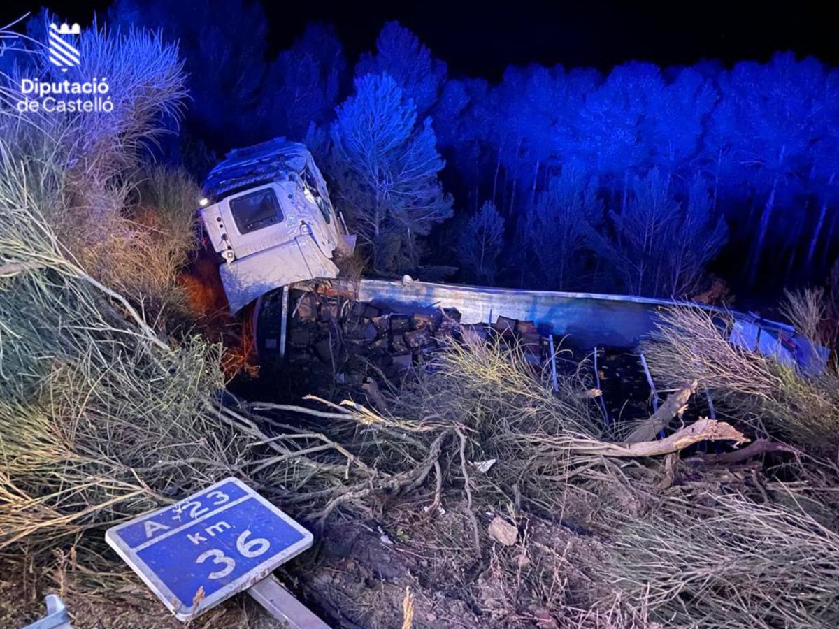 Dos heridos en accidente de camión en la A-23 en Jérica