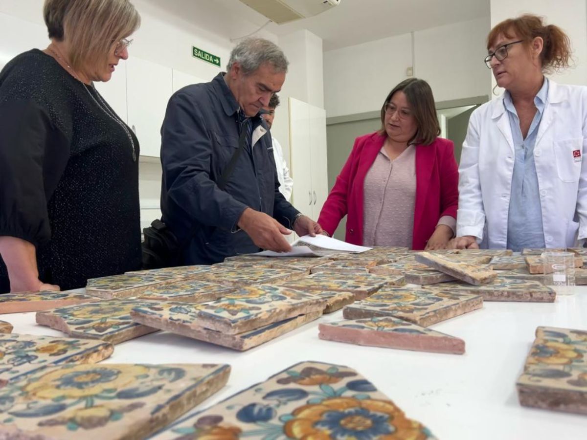 Diputación restaura los azulejos del ‘Palau de los Vallterra’ de Càlig