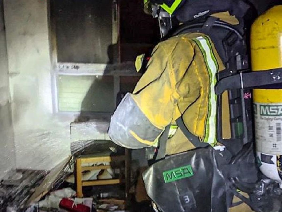 Desalojo de edificio en Alcoy por incendio en vivienda de ancianos