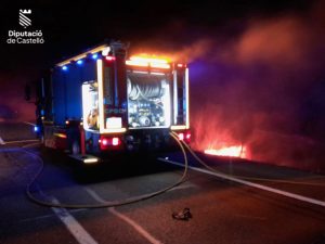 Incendio de un camión en la AP-7 de Alcalà de Xivert