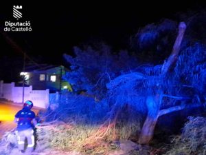 Castellón lucha contra el viento: Bomberos responden a emergencias en toda la provincia