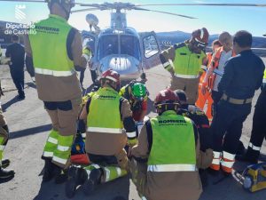 Cae con una motocicleta por un barranco de la CV-15 en Ares del Maestrat