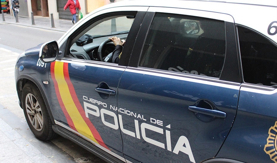 Circulan con una víctima en el capó tras robar en Alicante