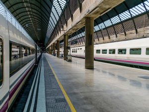 El temporal interrumpe trayectos de tren en Castellón y Valencia