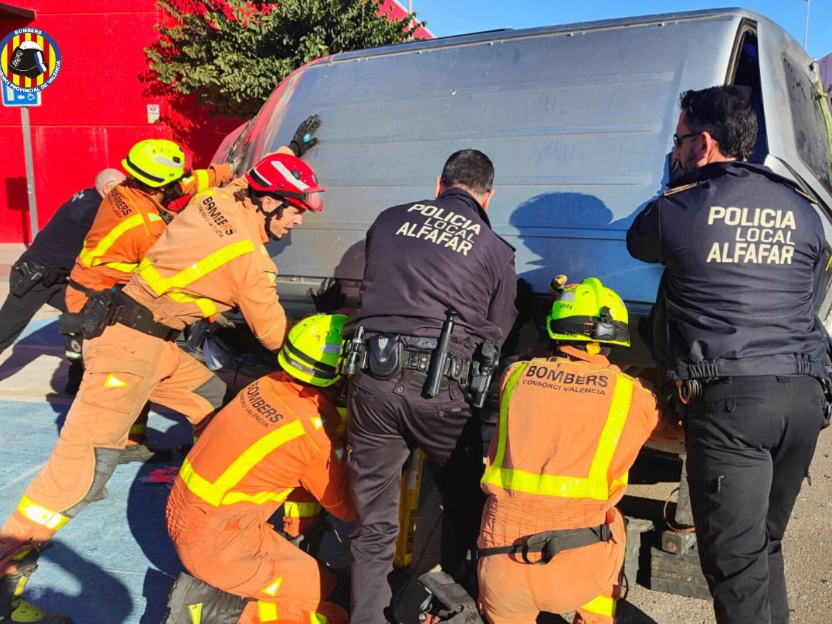 coche volcado en Alfafar Aparatoso accidente 4