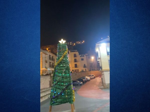 Ecología circular en Vilafamés con el árbol de fiestas