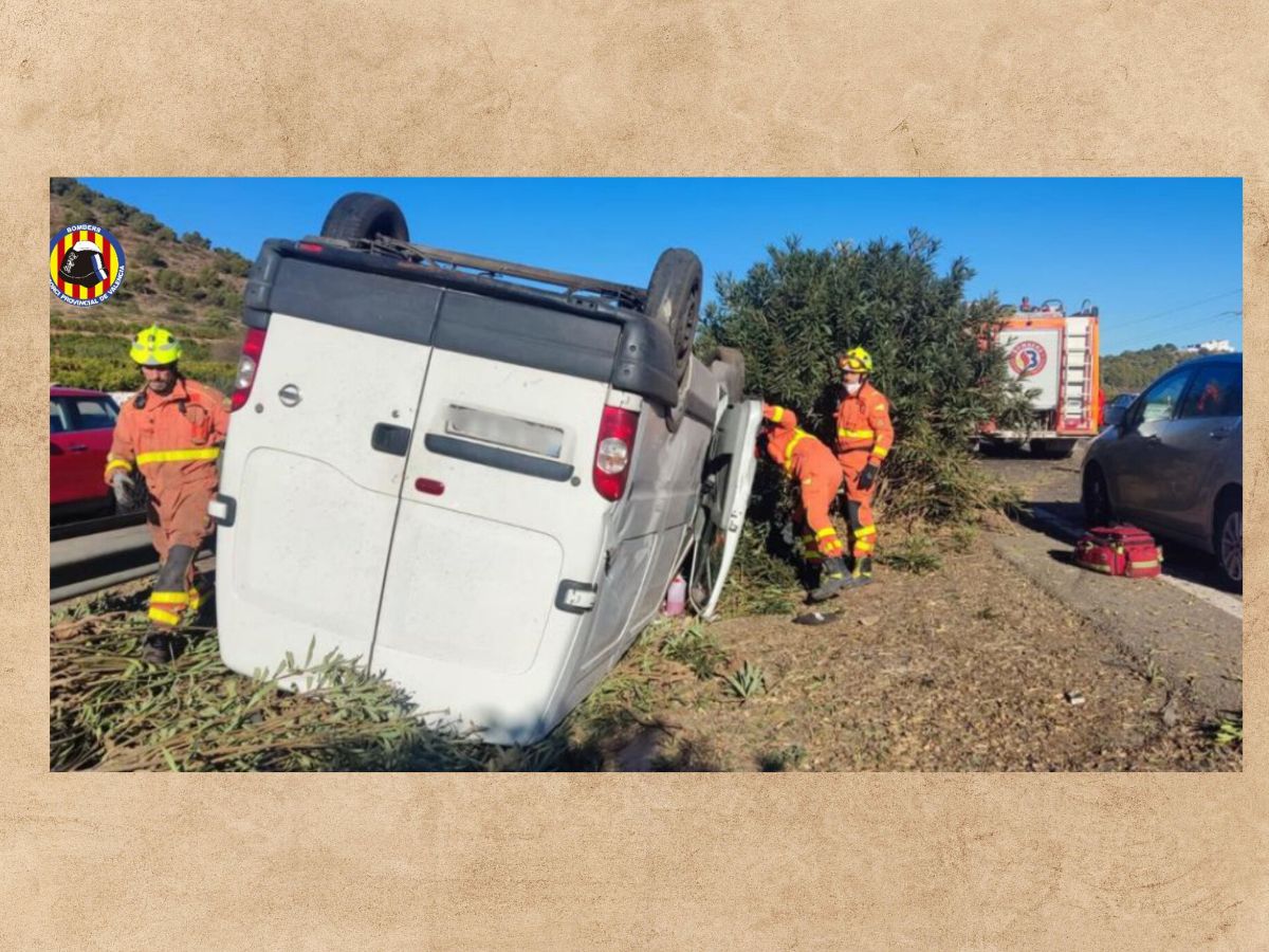 Heridos un menor y tres adultos en doble accidente en la AP-7