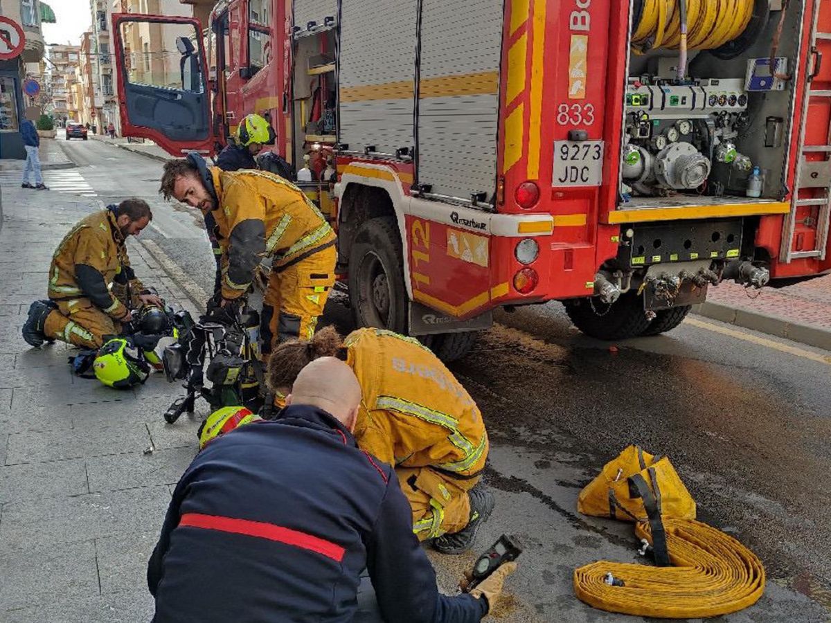 Incendio de una vivienda de dos plantas en Pinoso