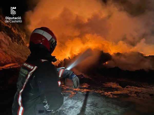 Incendio con tres focos entre Castellón y Benicàssim