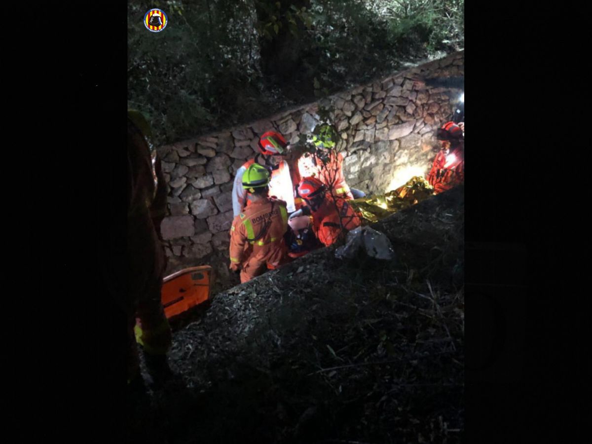 Rescate en plena noche en la carretera del Castillo de Xàtiva