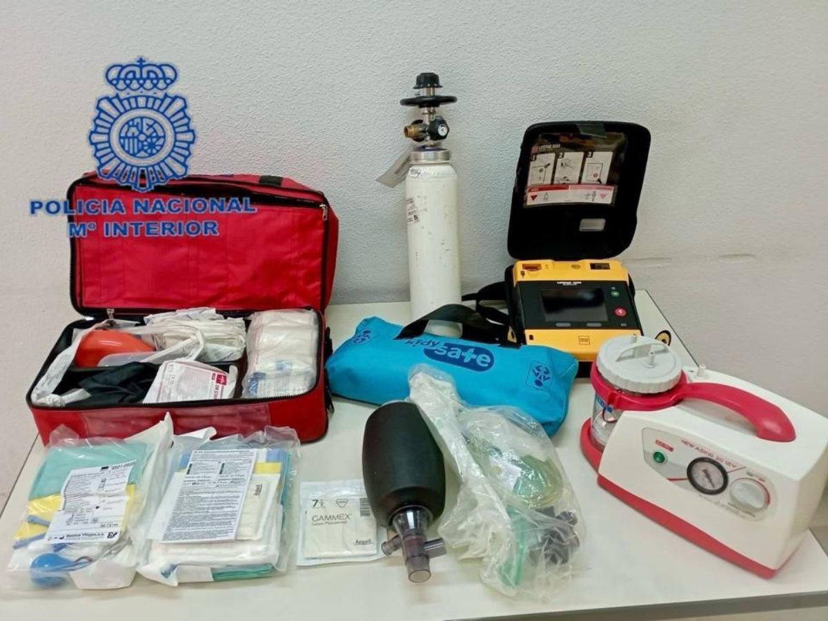 Roba en una ambulancia material sanitario de gran valor