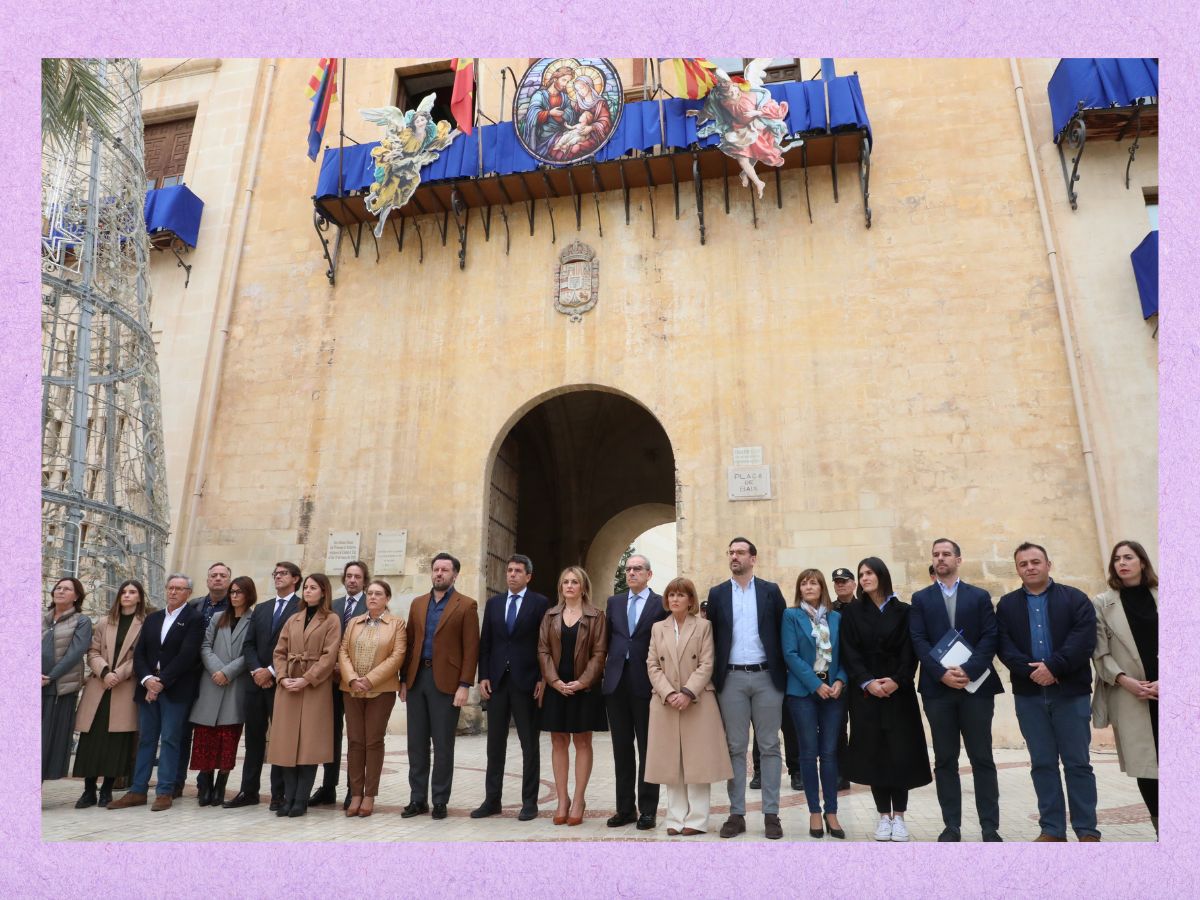 El Consell guarda un minuto de silencio para condenar el asesinato machista de Sagunto