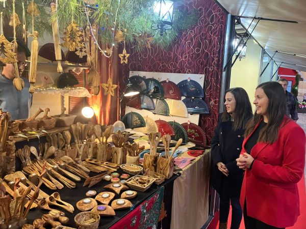 Abre el Mercadillo Navideño de la Plaza Mayor de Castellón