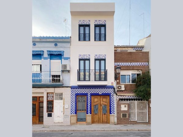 Art Decó y modernidad con cerámica WOW en una singular casa del Cabañal