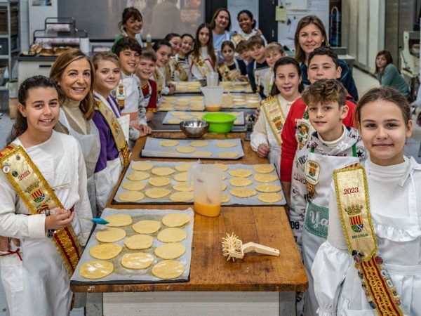 Benicàssim elebora 23.000 coquetas para Sant Antoni