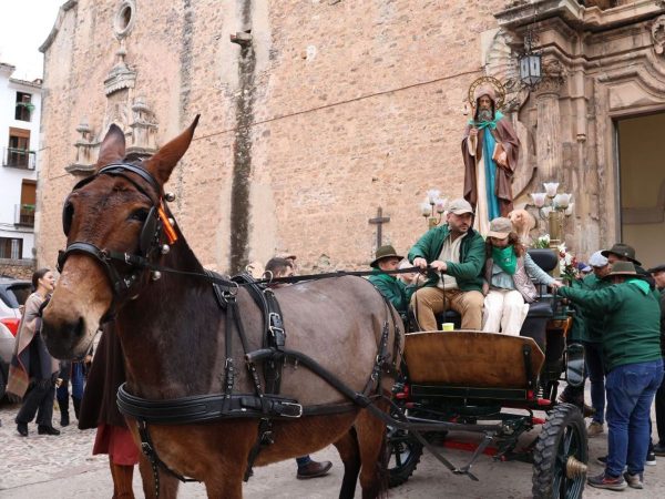 Centenares de personas honran a San Antoni en Onda