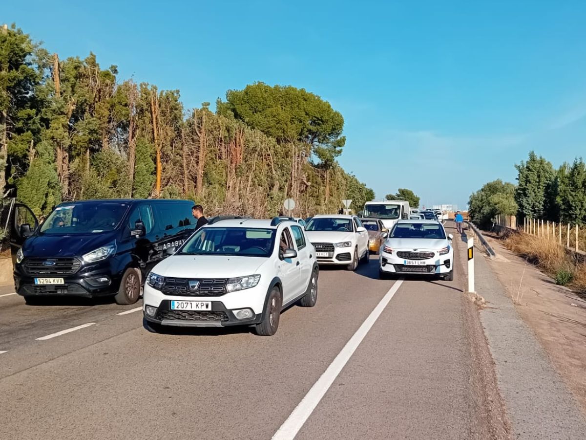 Colas kilómetricas a la salida de la N-340 con vehículos de La Volta atrapados 7