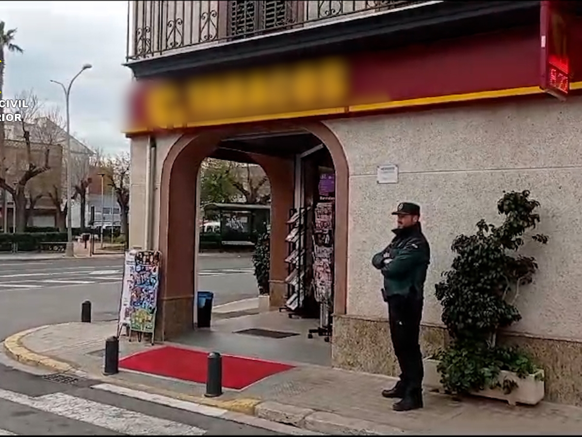 Detenidos dos buscados atracadores de estancos de la Ribera