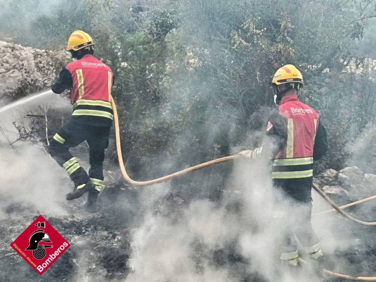 Incendio forestal con 125 viviendas desalojadas en Altea