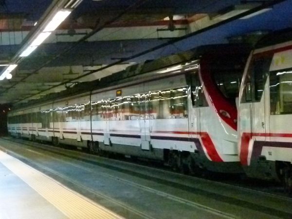 Investigan el hallazgo de un cadáver junto a las vías del tren en Jerez