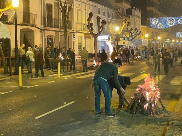 Benicàssim celebra las hogueras y coquetas de Sant Antoni 2024