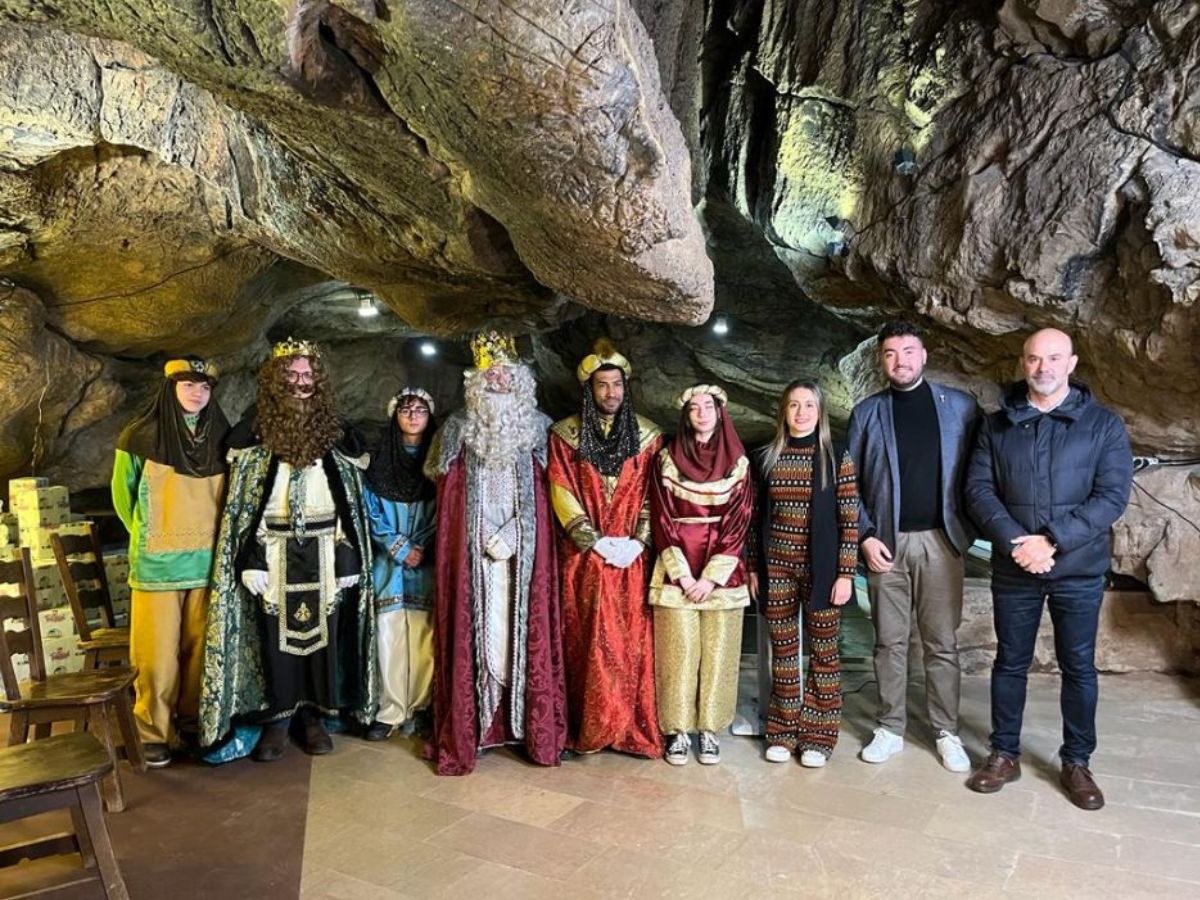 Los Reyes Magos llegan a la Vall d’Uixó por Les Coves de Sant Josep