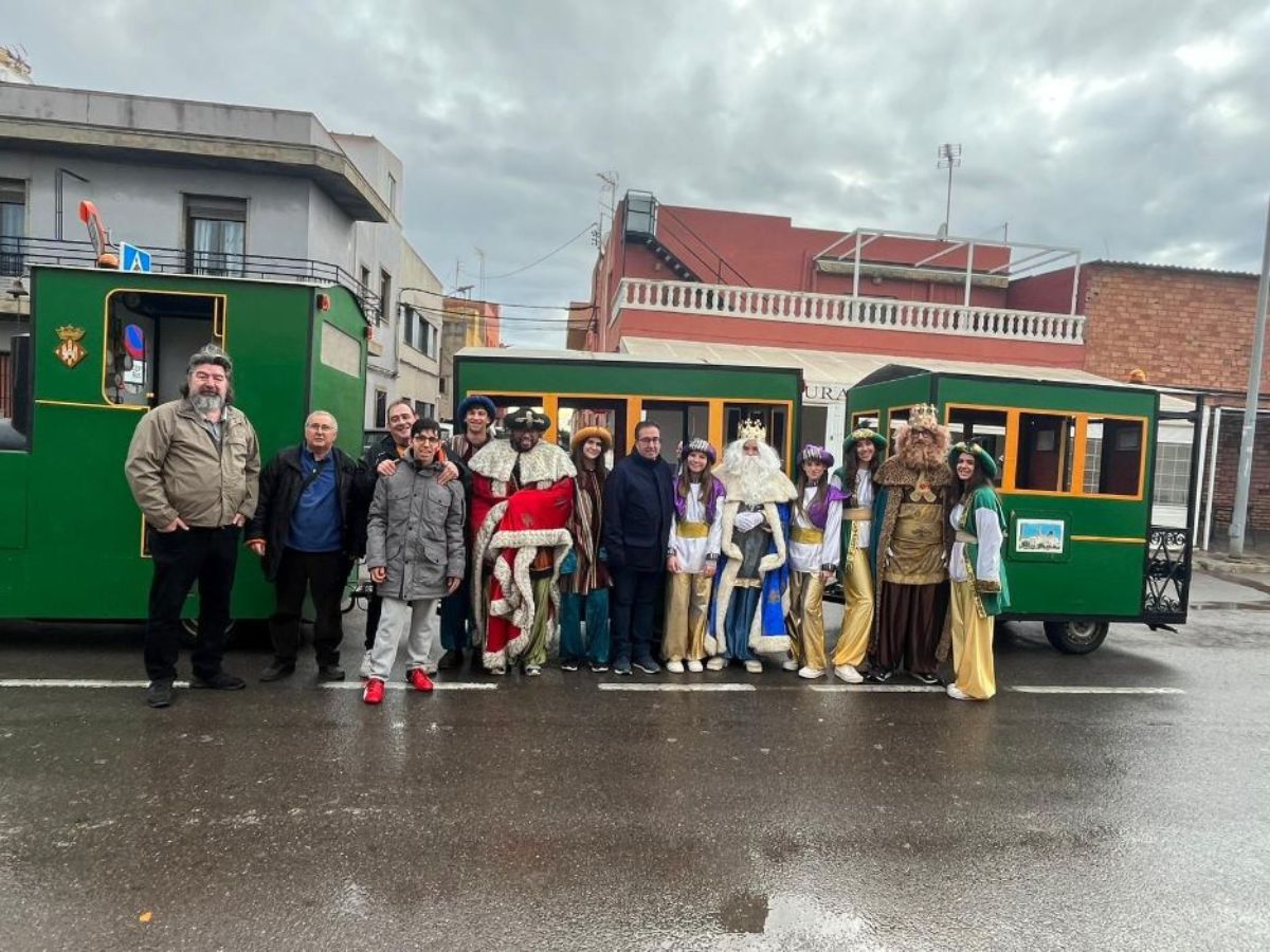 Los Reyes Magos recorren los barrios de Castellón
