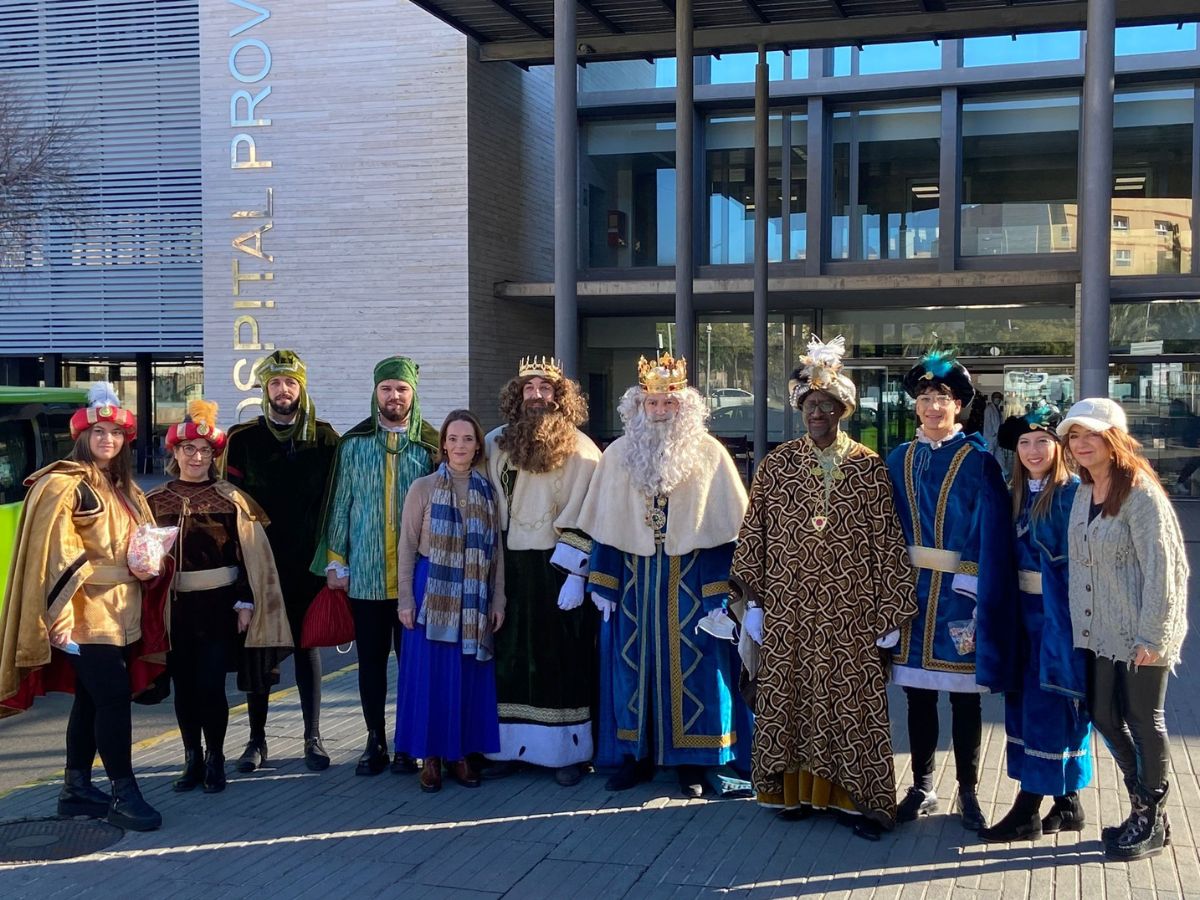 Los Reyes Magos visitan a los niños hospitalizados en Castellón