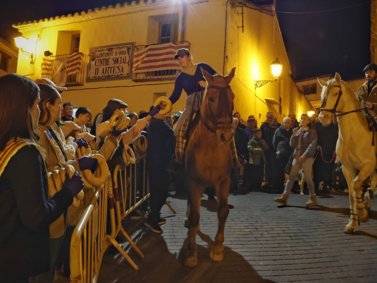 Los ondenses celebra en Artesa la festividad de Sant Antoni