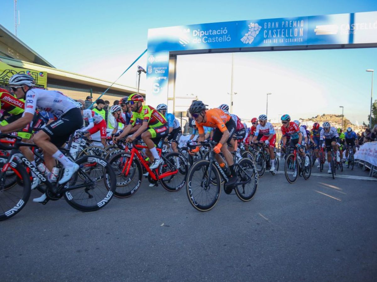 Miles de aficionados disfrutan en Onda del GP Ruta de la Cerámica