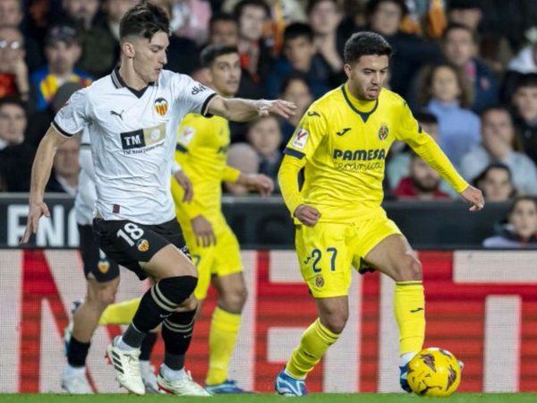 El Valencia CF gana comodamente al Villarreal CF en Mestalla