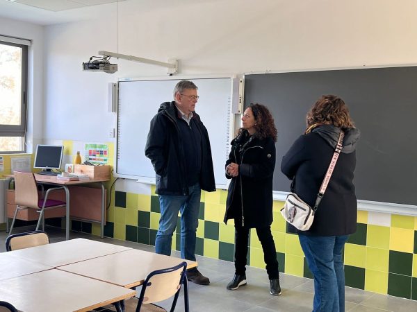 Puig visita el nuevo colegio de Sant Mateu que impulsó su Consell