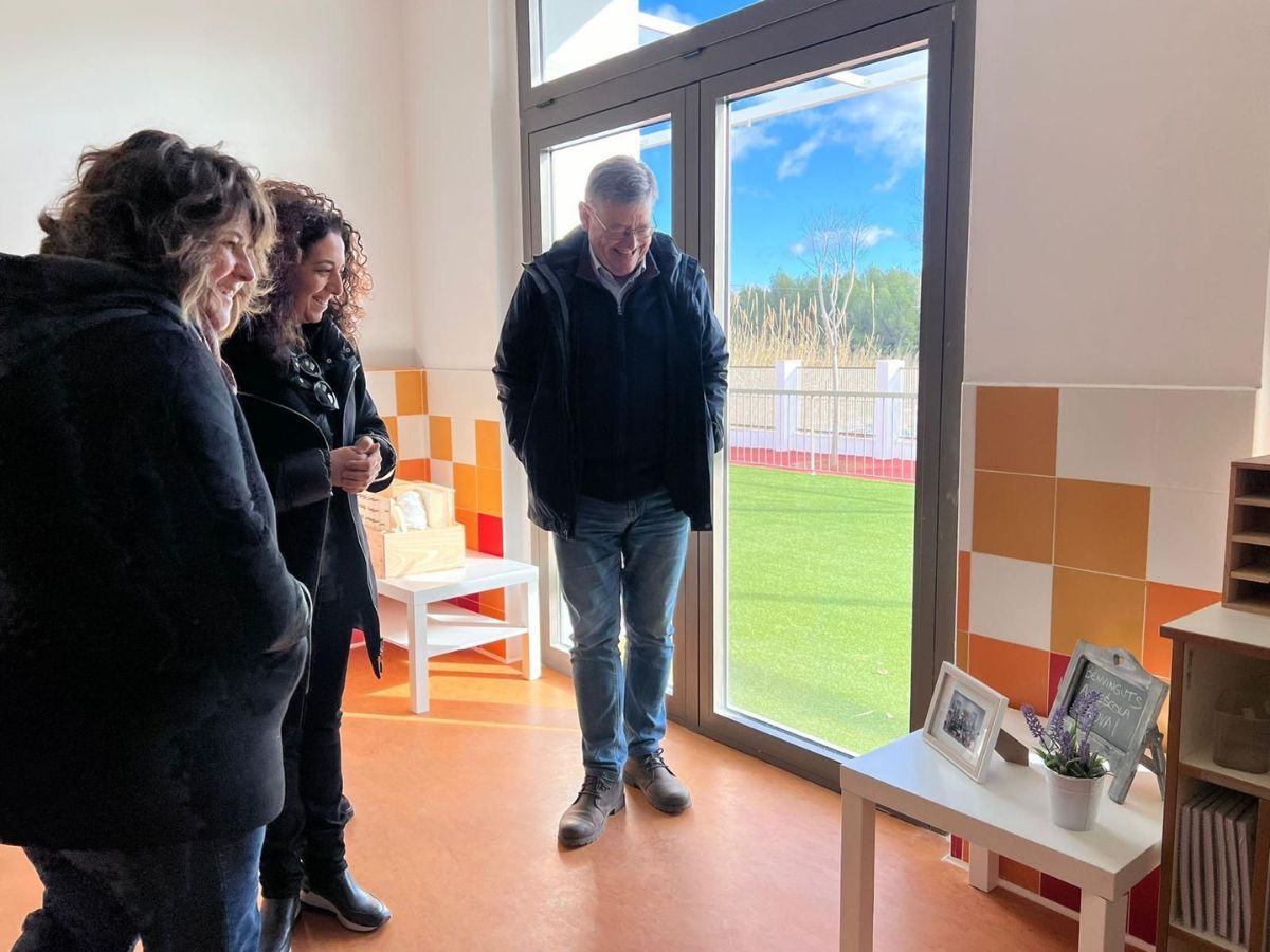 visita Puig el nuevo colegio de Sant Mateu que impulsó su Consell 3