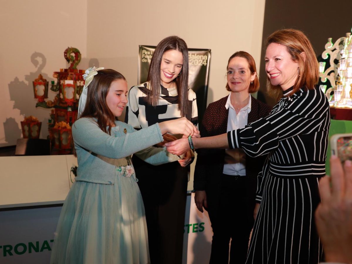 Reinas y Corte de Honor de Castellón 2024 reciben la pulsera de la Magdalena 3